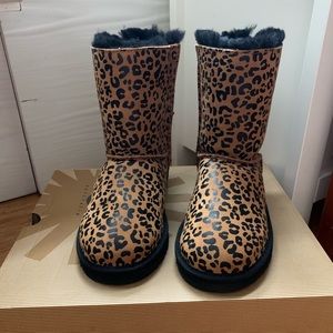 BAILEY BOW LEOPARD UGGS GIRLS